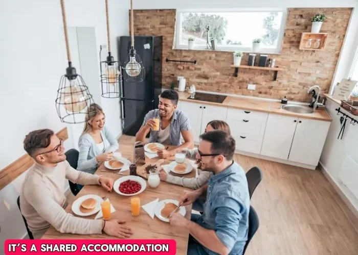 Homestay *rc9bc* For Your Relaxed & Cosy + Free Parking + Free Fast Wifi *