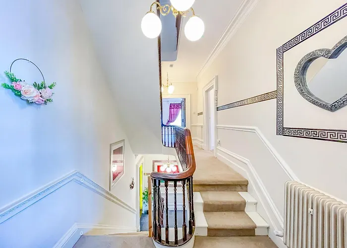 *rc9bc* For Your Relaxed & Cosy + Free Parking + Free Fast Wifi * * リーズ