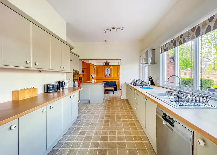 *rc9bc* For Your Relaxed & Cosy + Free Parking + Free Fast Wifi * *